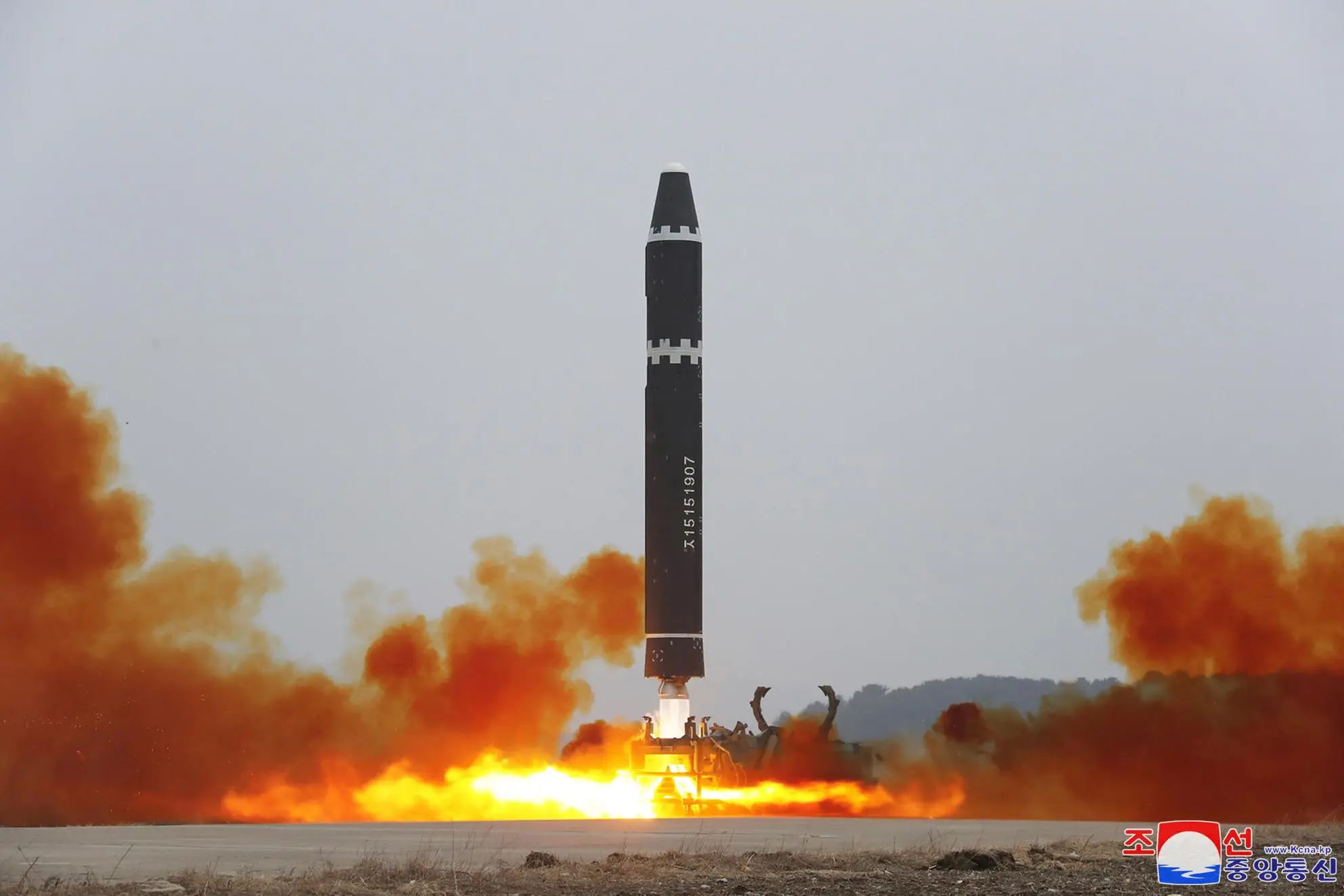 Il lancio di un missile (Ansa - Epa)