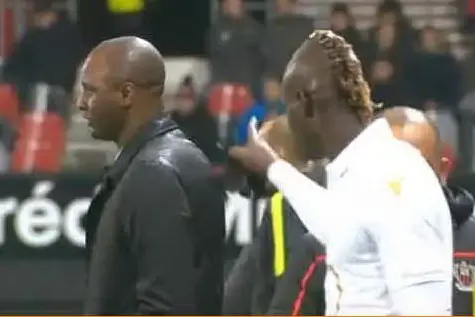 La lite tra Mario Balotelli e Patrick Vieira (frame video Ligue 1)