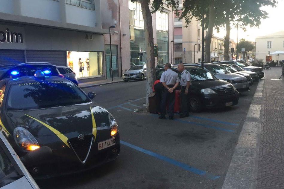 Due valigie sospette e a Oristano scatta l'allarme attentato