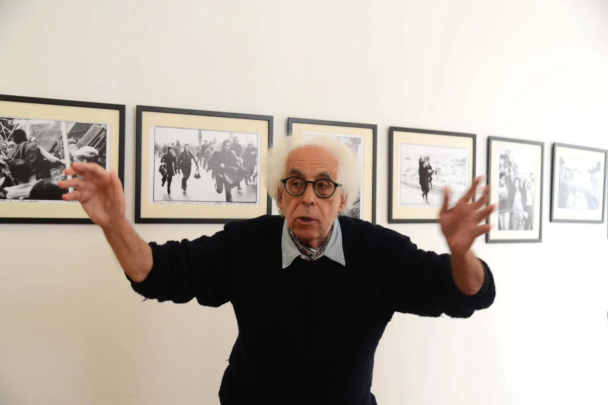 Festival popolare della fotografia. Tano D'Amico illustra le sue immagini esposte al Museo. (Foto Antonio Satta)