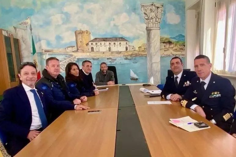 La consegna dei lavori alla Capitaneria turritana (foto concessa)