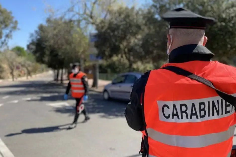 Controlli dei carabinieri (foto Pintori)
