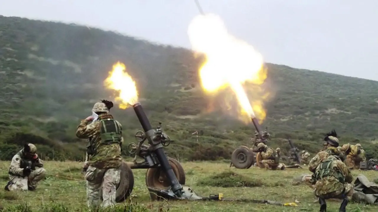 Esercitazioni a fuoco nel poligono militare di Capo Teulada