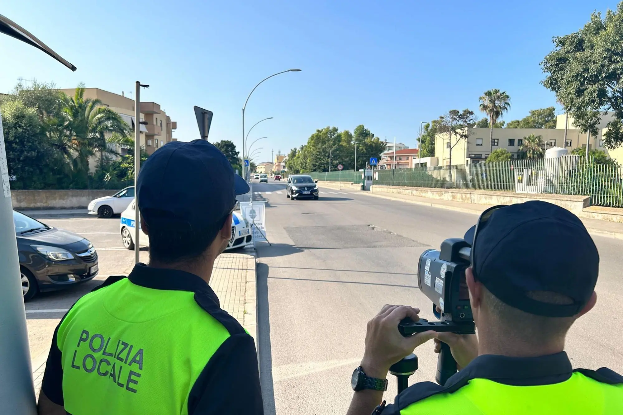 La polizia locale sulle strade di Alghero (foto Fiori)