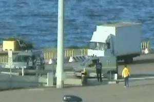 L'operazione della Guardia di finanza al porto.