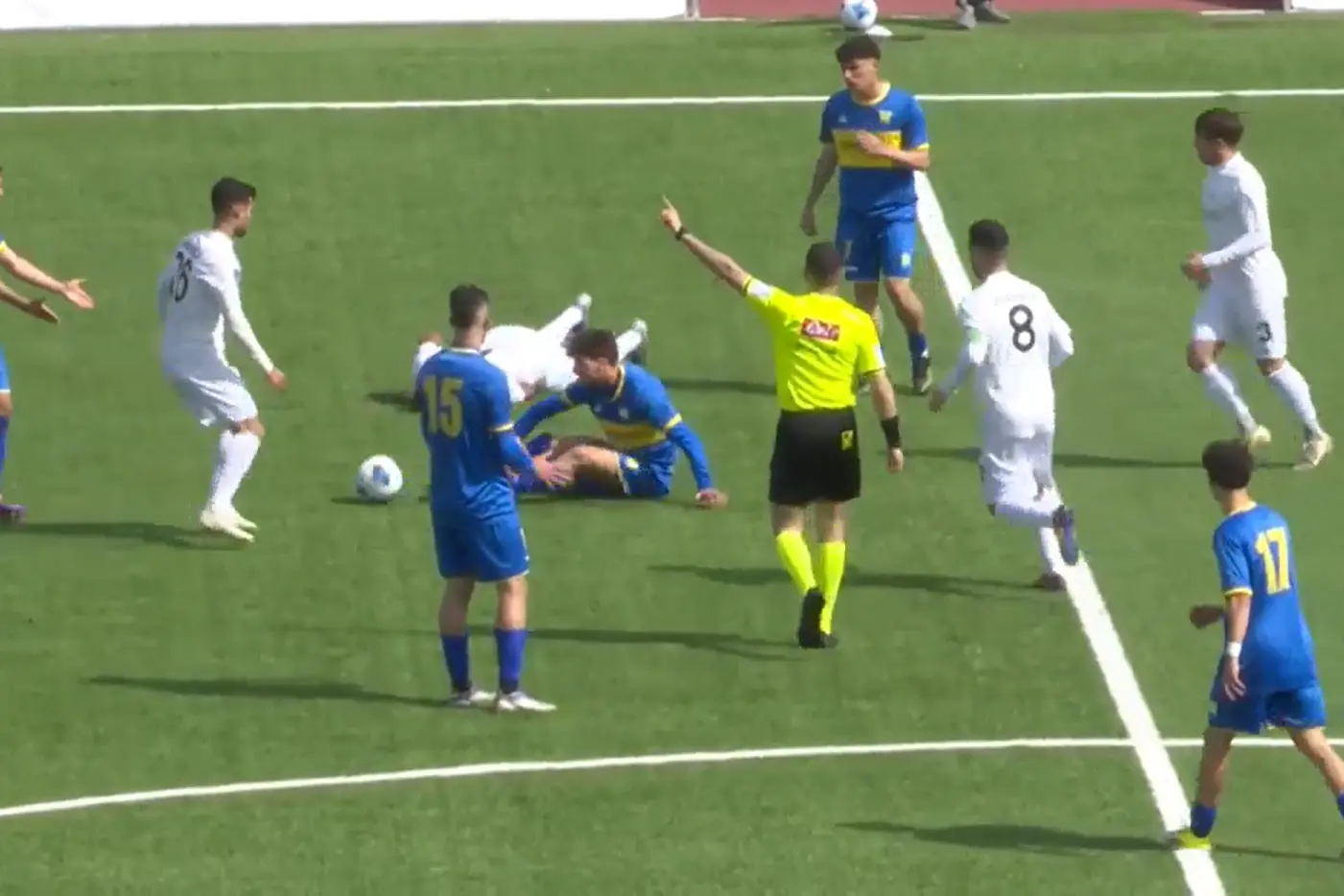 Fallo su Furtado nel match di campionato tra Ischia e Olbia (foto Ilenia Giagnoni)