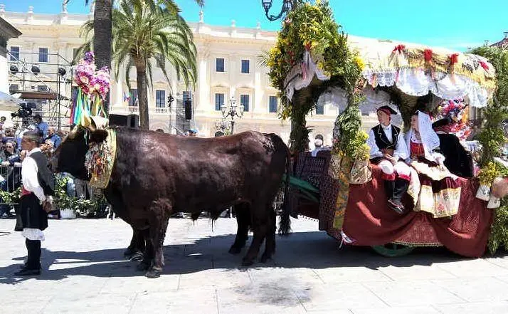 Una delle &quot;traccas&quot; del Campidano