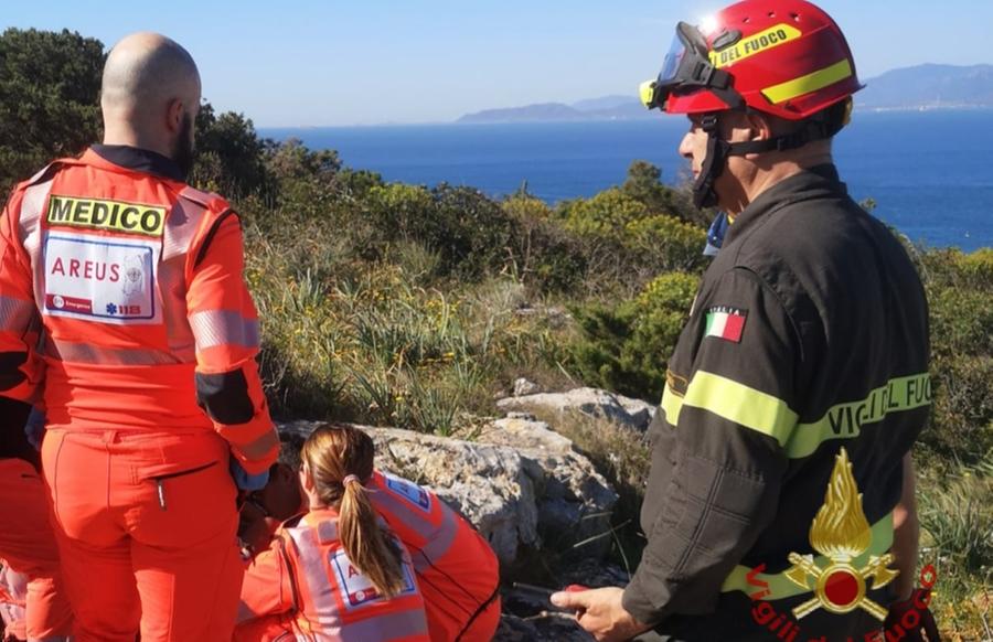 Cade sul sentiero di Calamosca, soccorsa turista