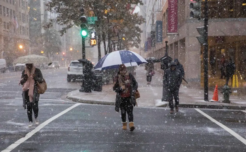 Pioggia gelida su New York (Ansa)