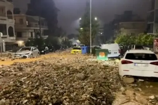 Pioggia battente e venti violenti causano due morti in Grecia