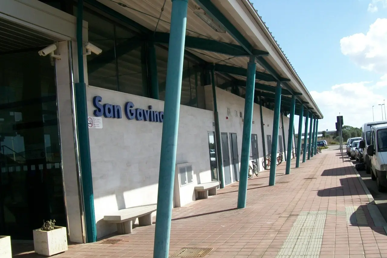 La stazione di San Gavino (archivio)