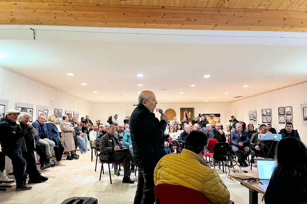 L'assemblea (foto Sara Pinna)