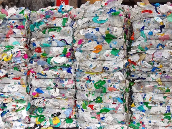 Plastica, a Macchiareddu aperti i nuovi depositi ma i Comuni sono in crisi: «L’emergenza resta»