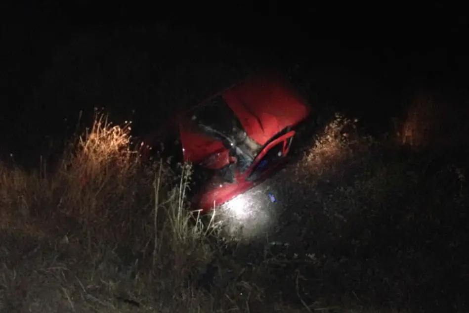 L'auto finita in un dirupo