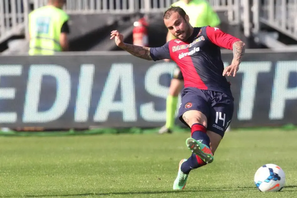 Francesco Pisano con la maglia del Cagliari