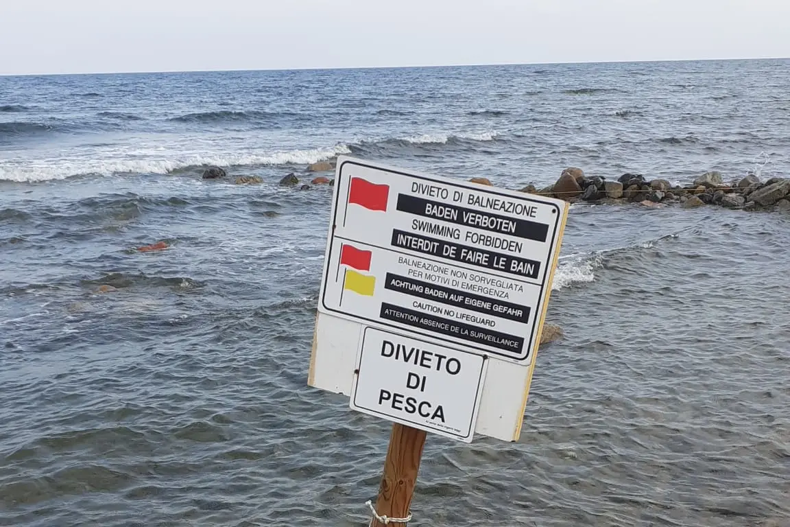 Il divieto misterioso nel mare di Barisoni, a Tertenia (foto concessa)