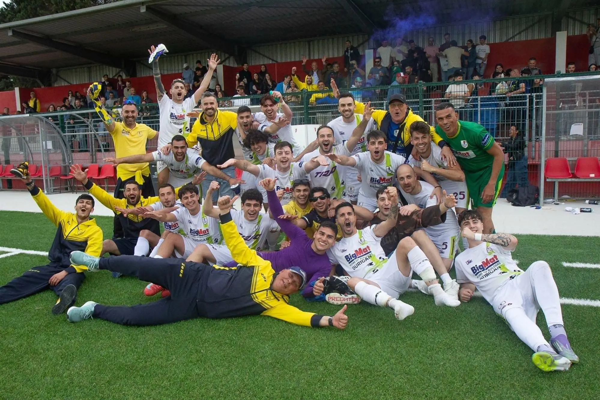 Foto di gruppo del C.R. Arborea dopo la vittoria nello spareggio (foto di Virgilio Alfano)