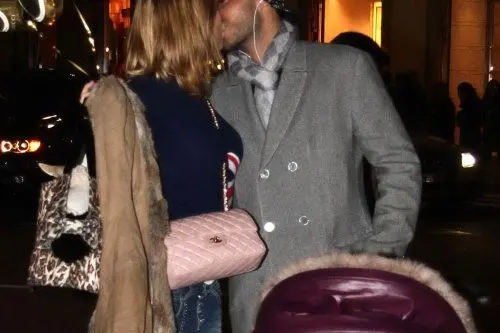 Daniele Interrante con la moglie Guendalina Canessa e la piccola Chloe per shopping da Gucci