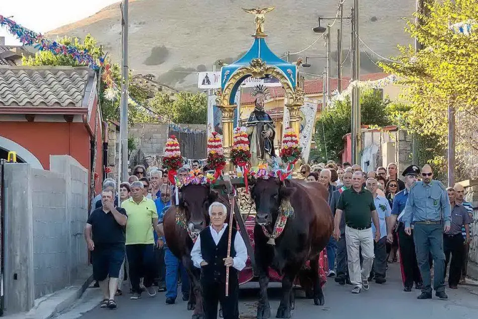 La processione in onore di Sant'Antonio