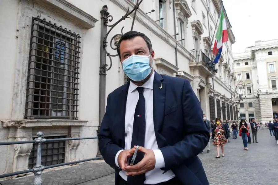 Matteo Salvini esce da Palazzo Chigi dopo il colloquio con Draghi (Ansa)