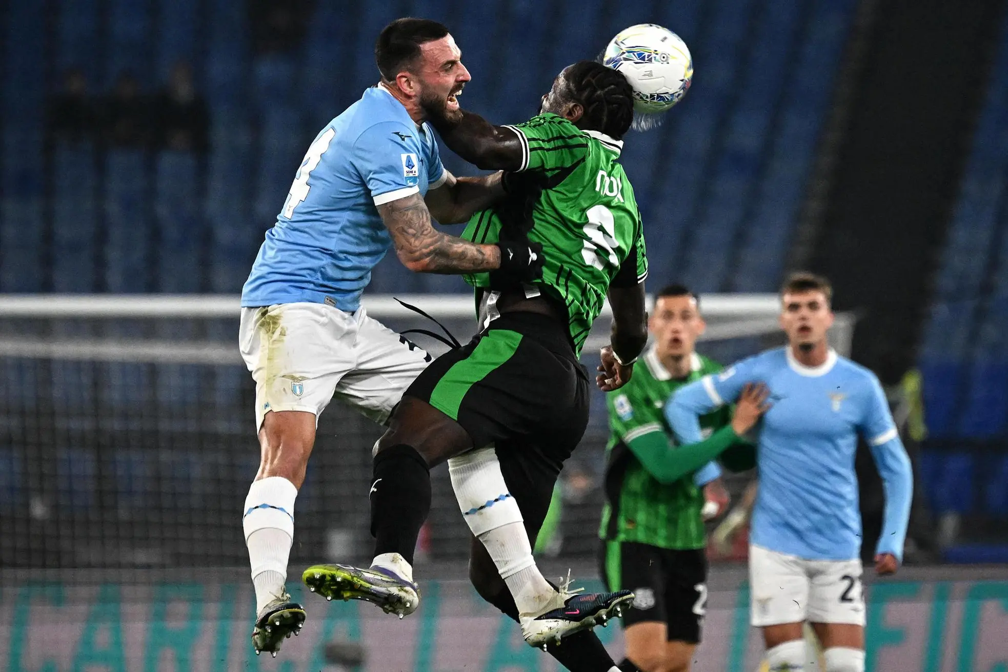 Posticipo Serie A: Lazio-Sassuolo 2-1 Sassuolo's M'Bala Nzola (R) in action against Lazio’s Mario Gila (L) during the Serie A soccer match between SS Lazio and US Sassuolo at the Olimpico stadium in Rome, Italy, 9 March 2026. ANSA/RICCARDO ANTIMIANI