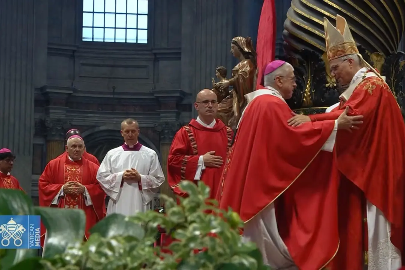 Monsignor Soddu e Papa Leone durante il rituale