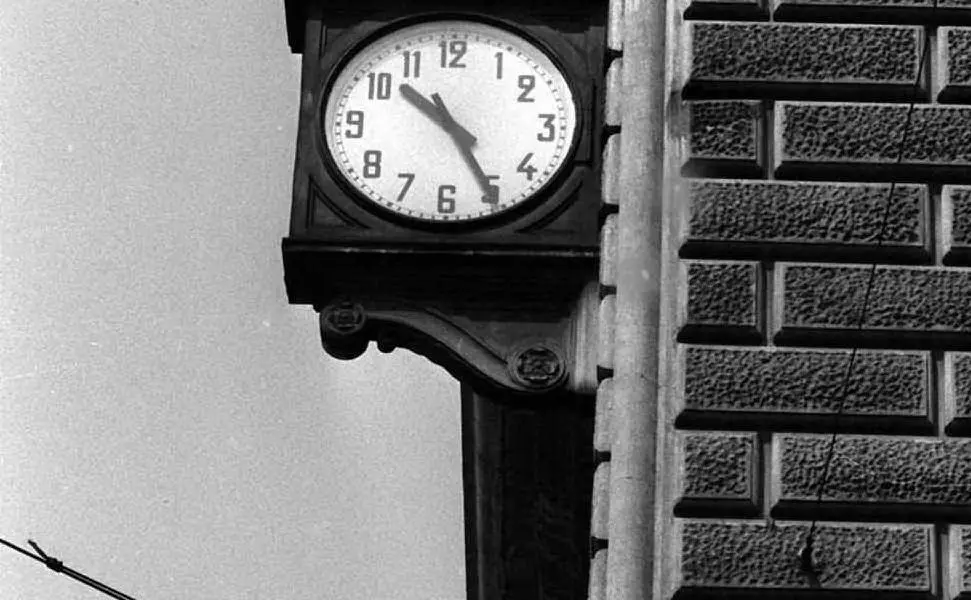 L'orologio della stazione si era fermato all'ora dell'esplosione: le 10.25