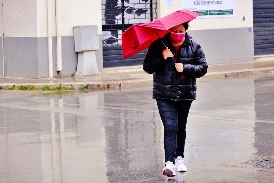 Ultimi scampoli d’inverno in Sardegna con pioggia, freddo e vento: “Brutto tempo almeno fino a domenica”
