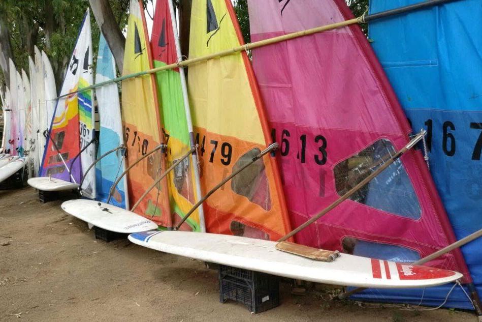 Solanas, 50 anni di windsurf: domani l'inaugurazione del museo