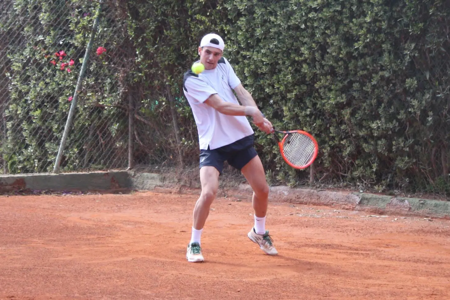 Matteo Mura in campo al Forte Village (foto Antonio Burruni)