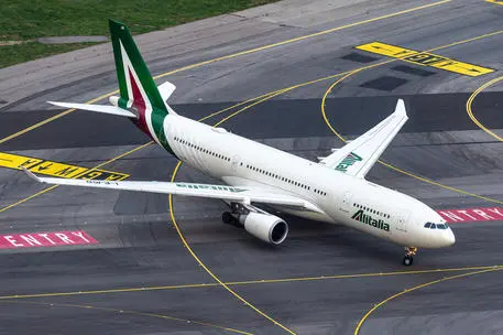 Un aereo Alitalia (Ansa)
