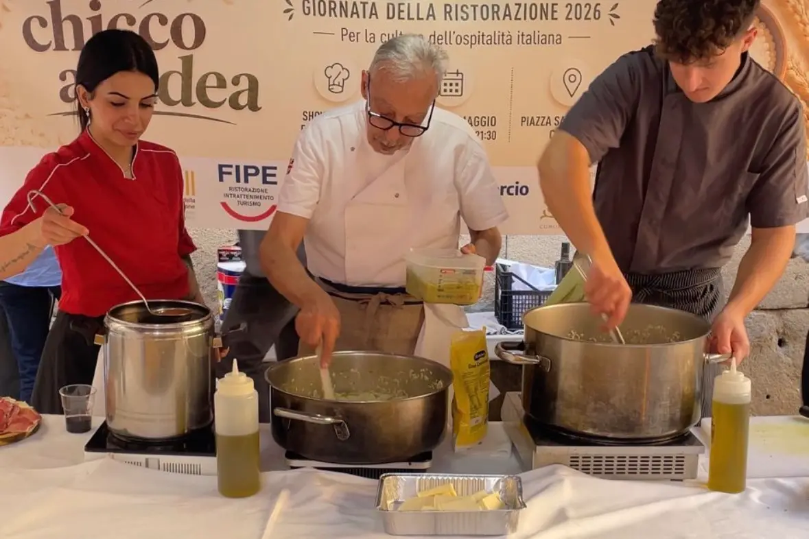 Efisio Mameli e due studenti