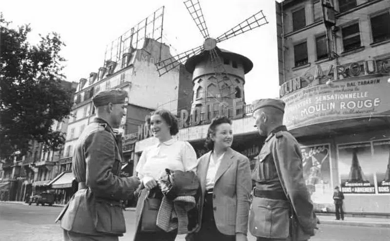 Soldati tedeschi durante l'occupazione di Parigi nel 1940 (foto Wikipedia)