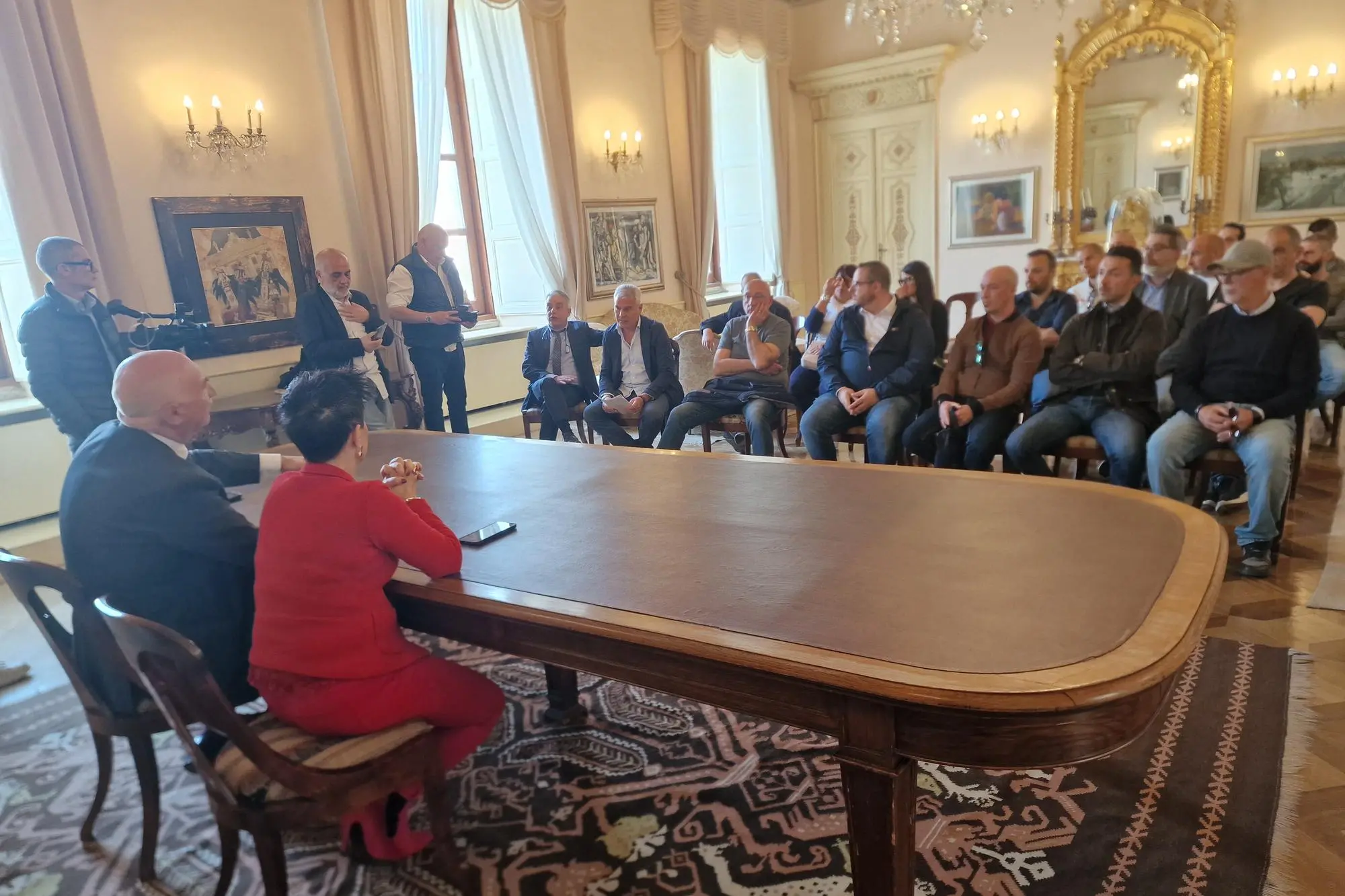 L'incontro con i lavoratori (foto Floris)