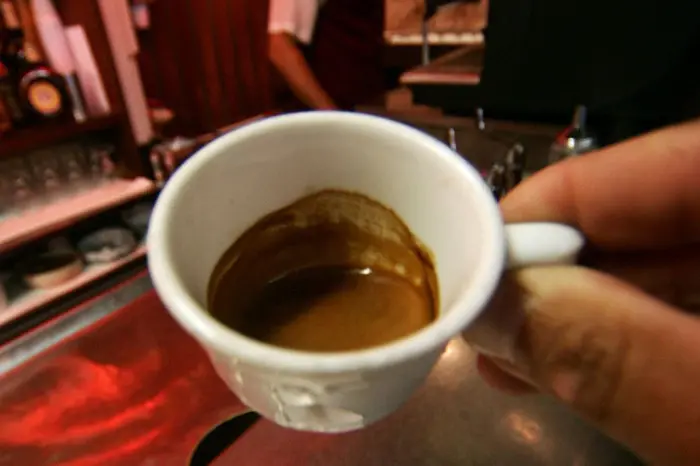 Un caffè? A Porto Cervo chiesti 30 euro (Ansa)