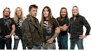 Gli Iron Maiden (foto dalla copertina di un disco)