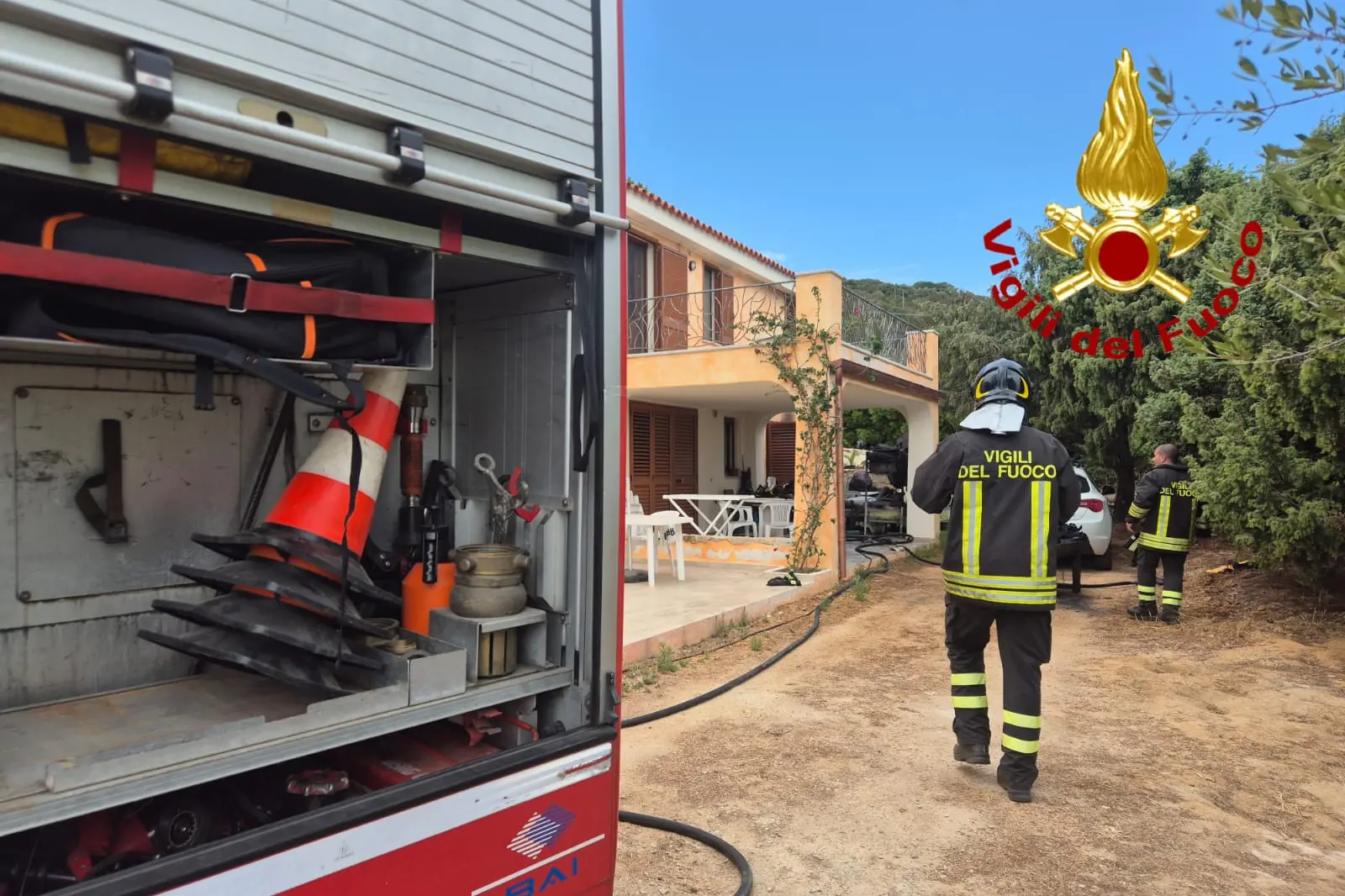 Il monolocale andato a fuoco ad Arzachena (foto vigili del fuoco)