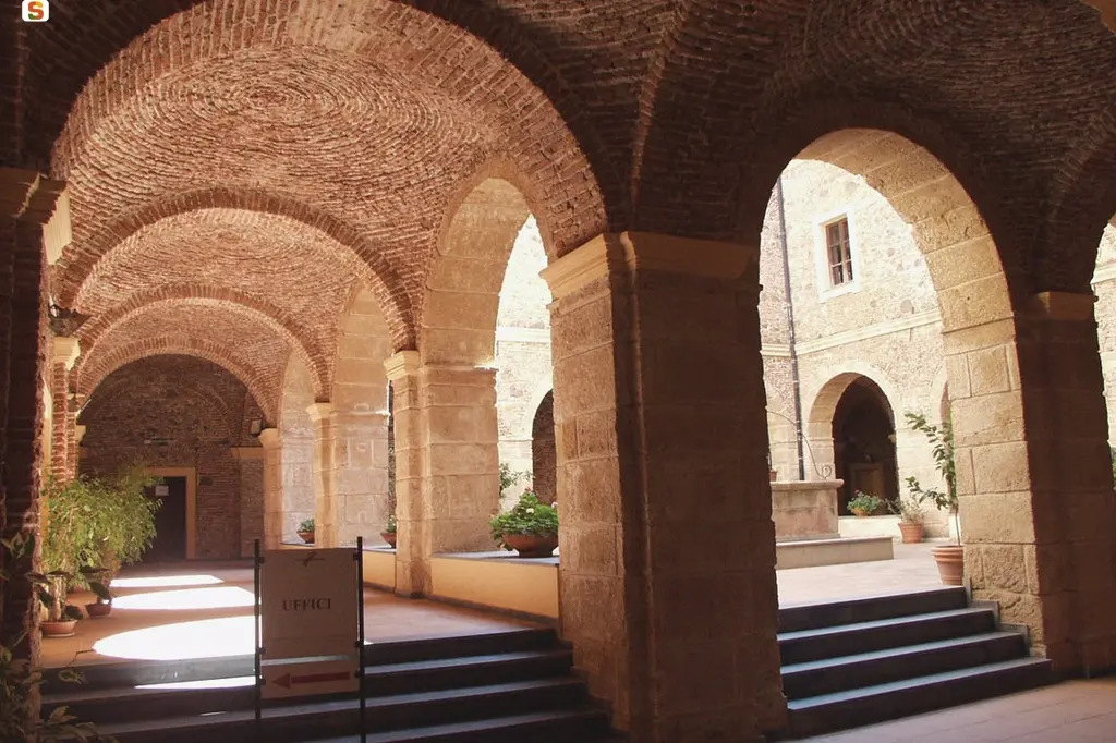 Il Chiostro del Carmine, sede dell'università di Oristano