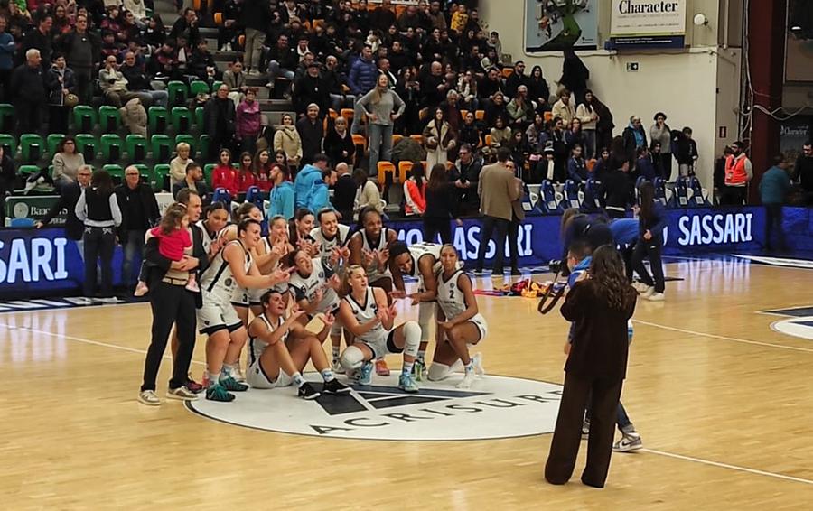 La Dinamo Women resta in A1 grazie alla vittoria sul Brixia 66-51