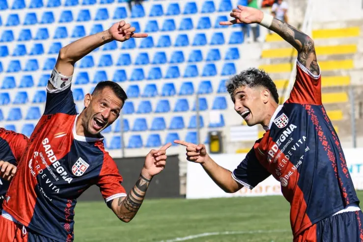 L'esultanza coreografica di Scotto e Di Stefano dopo il gol (foto Torres-A. Sanna)