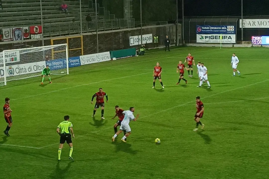 Un'immagine dell'ultima partita giocata dall'Olbia con la Lucchese (foto Ilenia Giagnoni)