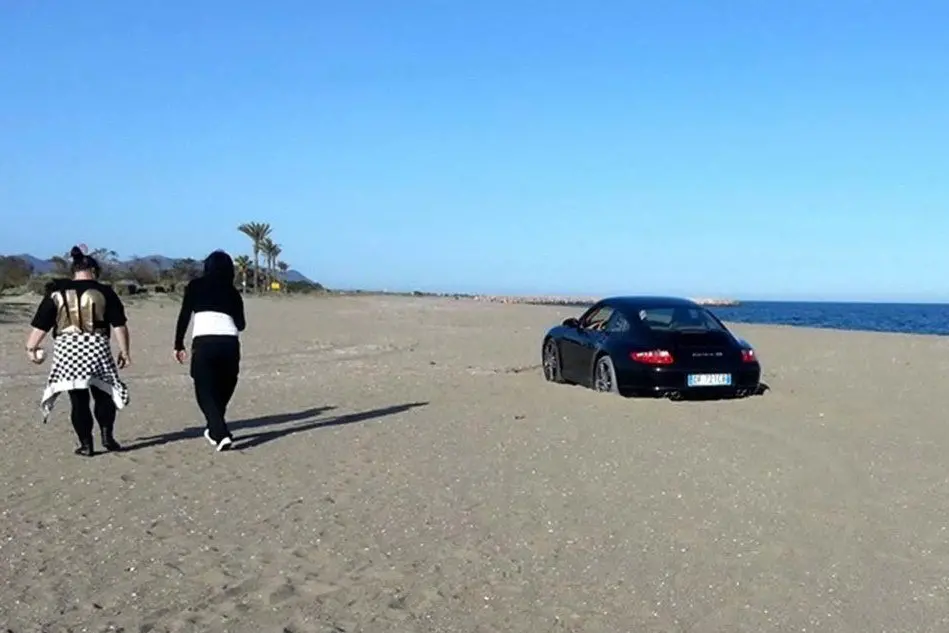 La Porsche in spiaggia