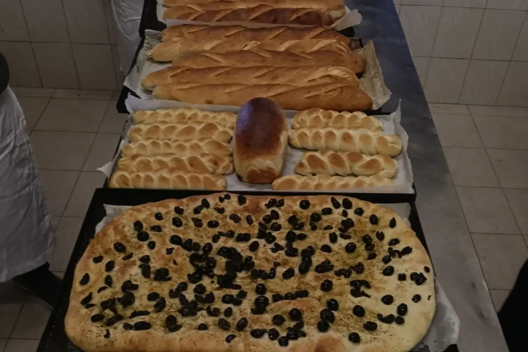 Pane e focacce appena sfornate (foto Dianova)