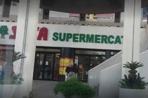 Il supermercato dove è avvenuta la rapina (foto Google Maps)