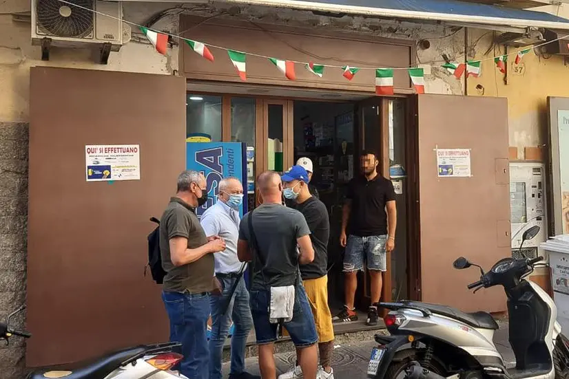 La tabaccheria (Ansa)