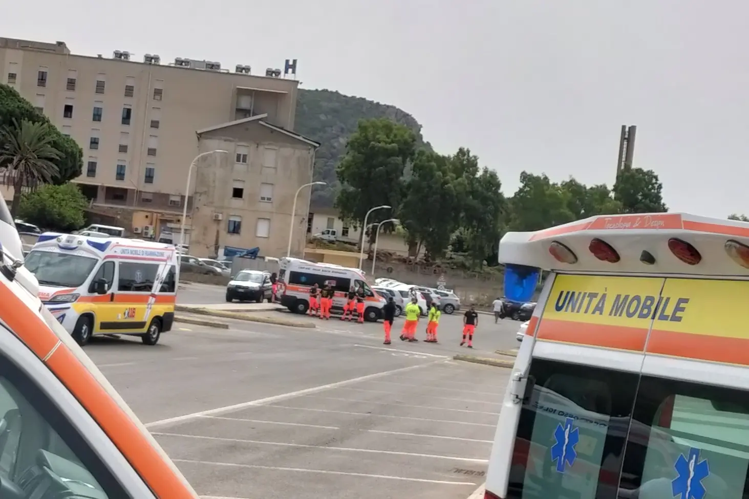 Ambulanze al Sirai (foto Scano)