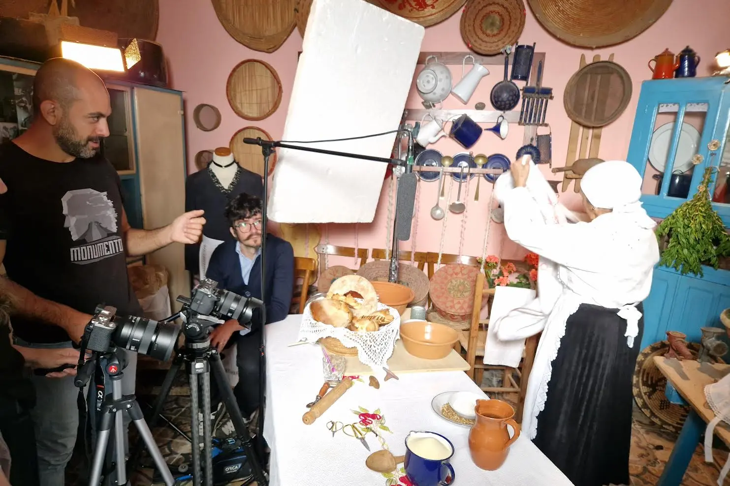 Le riprese del documentario a Casa Lai-Atzeni a Monserrato (foto Lao)