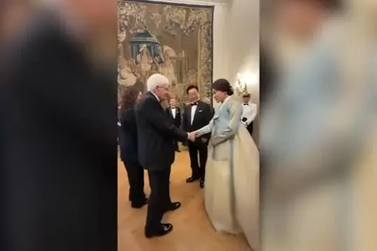 Brindisi Roma-Seoul al Quirinale, la First Lady in abito tradizionale