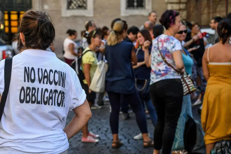 Una manifestazione no vax (Ansa - Di Meo)
