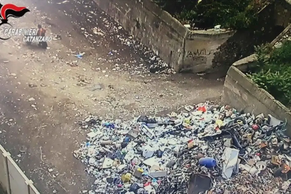Un fermo immagine del video di inchiesta dei carabinieri
